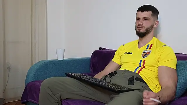 Snapshot of MauroTwin chatting on 03-09-25, 06:54 MauroTwin online show from 03-09-25, 06:54