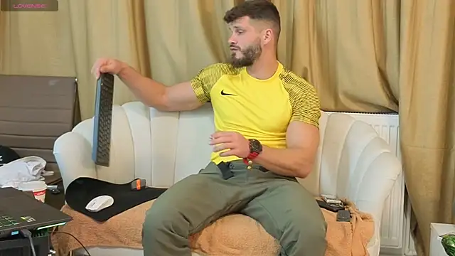 Snapshot of MauroTwin chatting on 10-20-25, 06:52 MauroTwin online show from 10-20-25, 06:52