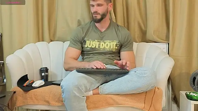 Snapshot of MauroTwin chatting on 10-25-25, 05:08 MauroTwin online show from 10-25-25, 05:08