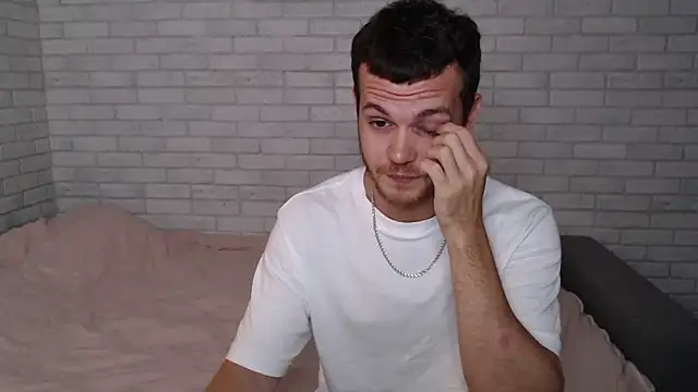 Snapshot of Alexxx_horny chatting on 09-21-25, 02:40 Alexxx horny online show from 09-21-25, 02:40