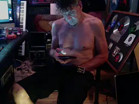 Snapshot of hollywood808 chatting on 10-15-25, 11:32 hollywood808 online show from 10-15-25, 11:32