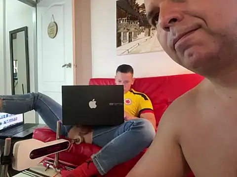 Snapshot of simon_and_david chatting on 02-06-25, 03:20 simon and david online show from 02-06-25, 03:20