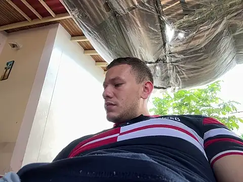 Snapshot of simon_and_david chatting on 02-21-25, 05:09 simon and david online show from 02-21-25, 05:09