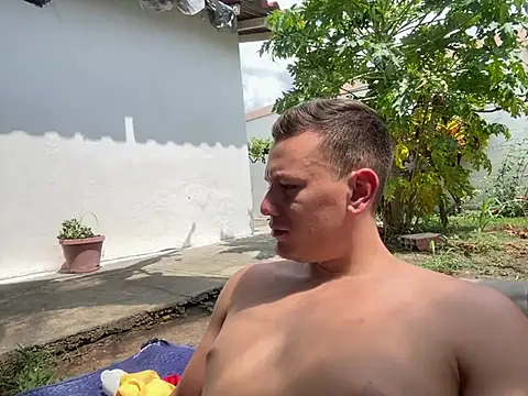 Snapshot of simon_and_david chatting on 03-06-25, 06:16 simon and david online show from 03-06-25, 06:16