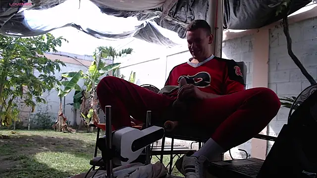 Snapshot of simon_and_david chatting on 03-11-25, 02:07 simon and david online show from 03-11-25, 02:07