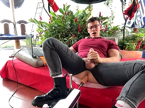 Snapshot of simon_and_david chatting on 09-11-25, 08:20 simon and david online show from 09-11-25, 08:20