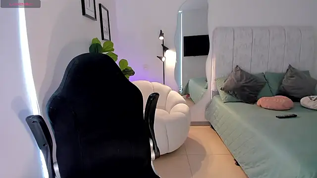 AmyWood online show from 04-07-26, 07:58