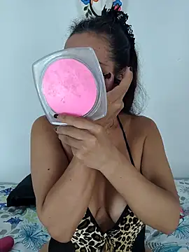 YOURSDEBORA online show from 10-28-25, 06:43