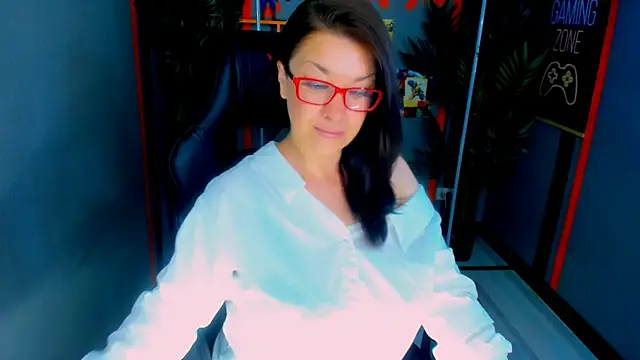 Snapshot of AnaMills chatting on 06-12-26, 10:19 AnaMills online show from 06-12-26, 10:19