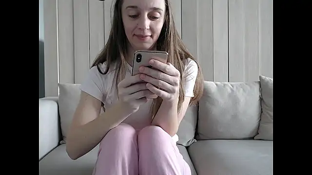 ShySchoolGirl online show from 03-05-25, 09:16