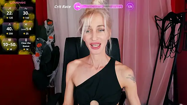 Snapshot of CindySw chatting on 10-27-25, 10:41 CindySw online show from 10-27-25, 10:41