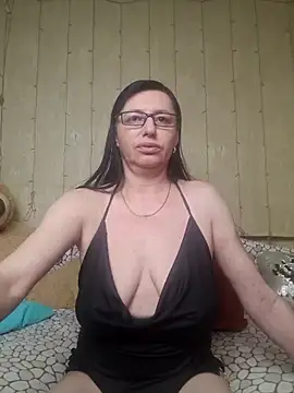 Snapshot of Amberhotqueen chatting on 01-15-25, 11:21 Amberhotqueen online show from 01-15-25, 11:21