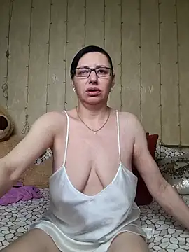 Snapshot of Amberhotqueen chatting on 03-15-25, 04:24 Amberhotqueen online show from 03-15-25, 04:24