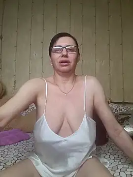 Snapshot of Amberhotqueen chatting on 03-15-25, 03:48 Amberhotqueen online show from 03-15-25, 03:48