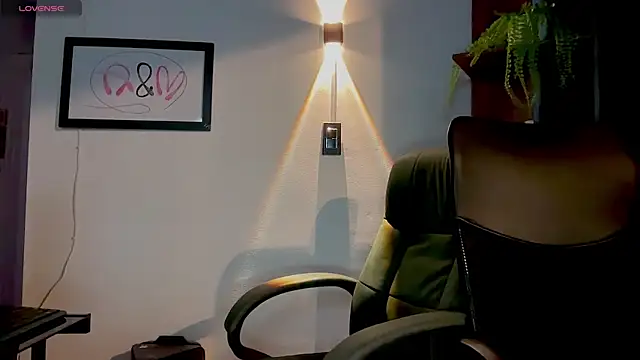 Snapshot of MarcellaGriffin chatting on 06-18-26, 02:34 MarcellaGriffin online show from 06-18-26, 02:34