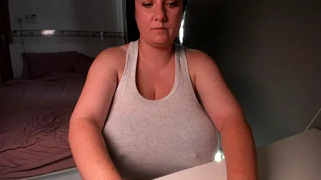 alisiaparril online show from 09-15-25, 05:18