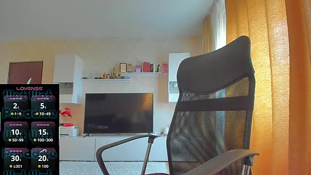 Snapshot of hot_evil_queen chatting on 11-13-25, 10:03 hot evil queen online show from 11-13-25, 10:03