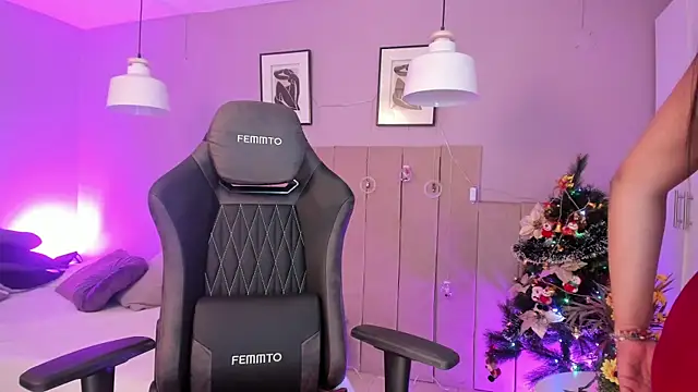 Inndrahot online show from 12-22-24, 03:55