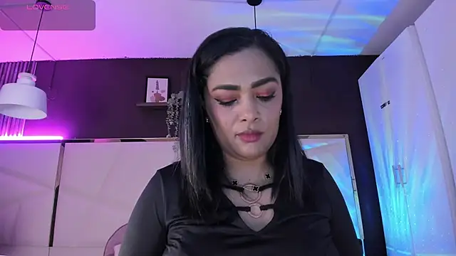 Inndrahot online show from 11-17-25, 04:29