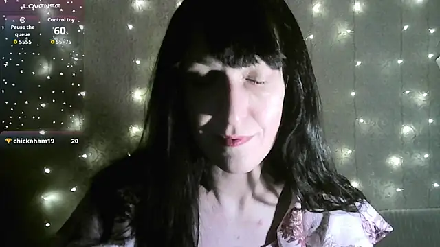 Snapshot of MarieODahliaS chatting on 12-18-25, 12:22 MarieODahliaS online show from 12-18-25, 12:22