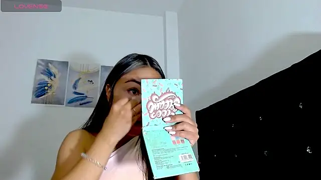 Snapshot of Kylie_loveee chatting on 02-28-26, 10:00 Kylie loveee online show from 02-28-26, 10:00