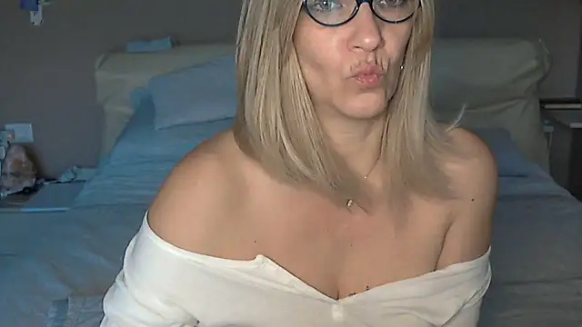 Snapshot of -K-- chatting on 02-04-25, 03:26 -K-- online show from 02-04-25, 03:26