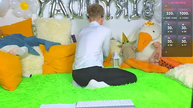 Snapshot of LandelRay chatting on 02-17-26, 06:36 LandelRay online show from 02-17-26, 06:36