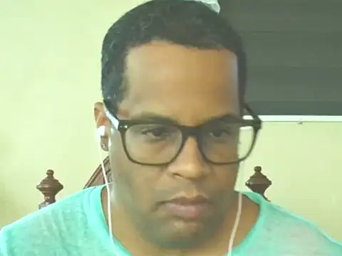 Snapshot of thesugar32 chatting on 06-06-26, 12:43 thesugar32 online show from 06-06-26, 12:43