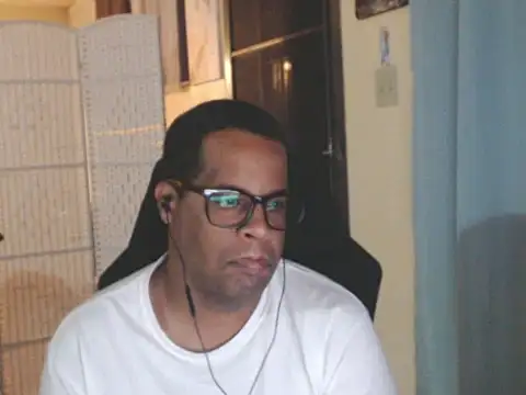 Snapshot of thesugar32 chatting on 06-12-26, 02:10 thesugar32 online show from 06-12-26, 02:10