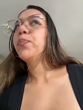 Snapshot of Andrea-Queen chatting on 04-11-26, 02:10 Andrea-Queen online show from 04-11-26, 02:10