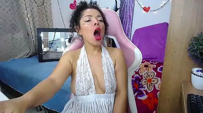 Snapshot of MarilynJones chatting on 12-27-24, 07:18 MarilynJones online show from 12-27-24, 07:18