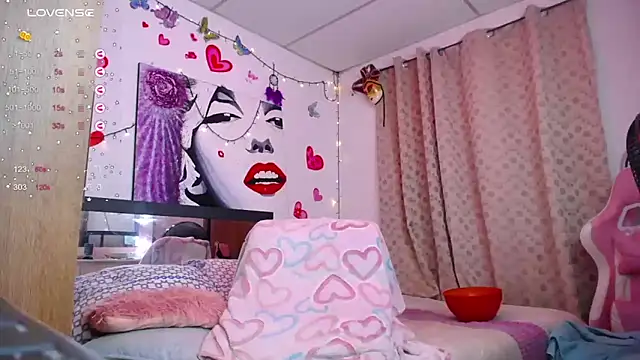 Snapshot of MarilynJones chatting on 03-21-25, 06:49 MarilynJones online show from 03-21-25, 06:49