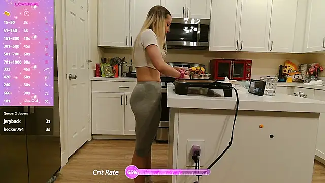 Snapshot of Blondiewithanass chatting on 03-05-25, 06:12 Blondiewithanass online show from 03-05-25, 06:12