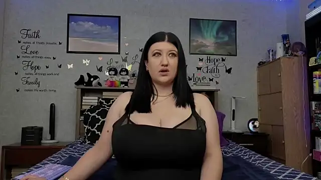 Snapshot of Rayna chatting on 01-09-25, 12:57 Rayna online show from 01-09-25, 12:57