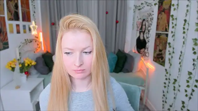 Laly Peach online show from 12-24-24, 07:00