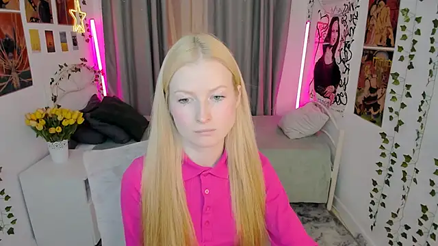 Laly Peach online show from 10-19-25, 04:07