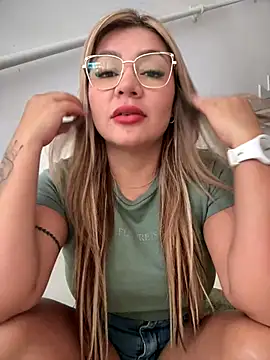 Snapshot of DIANITA_1988 chatting on 09-14-25, 04:28 DIANITA 1988 online show from 09-14-25, 04:28