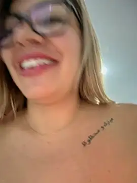 Snapshot of DIANITA_1988 chatting on 02-08-26, 03:10 DIANITA 1988 online show from 02-08-26, 03:10