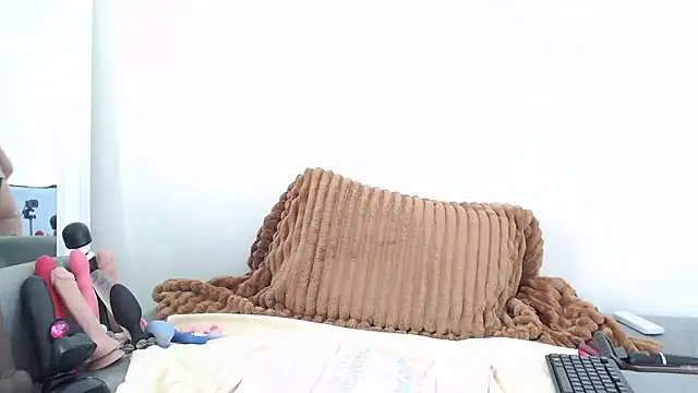 nicole 98 online show from 12-14-25, 09:03