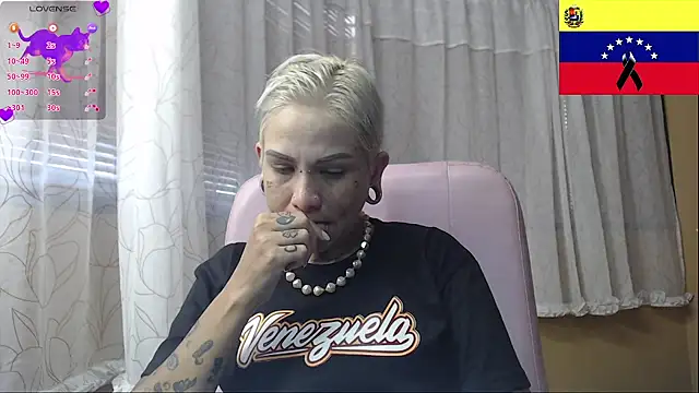 Snapshot of moon_cat85 chatting on 06-26-26, 09:08 moon cat85 online show from 06-26-26, 09:08