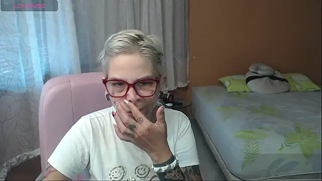 Snapshot of moon_cat85 chatting on 07-17-26, 12:45 moon cat85 online show from 07-17-26, 12:45