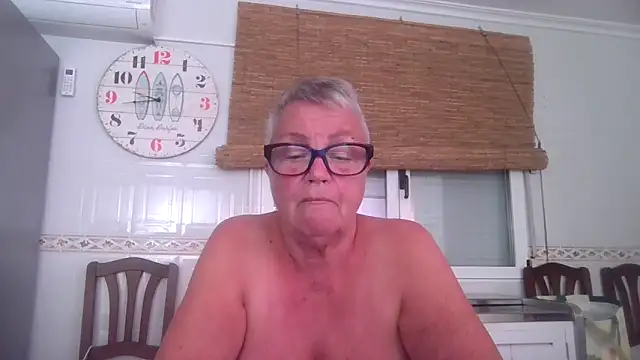 GrannyChrissy68 online show from 10-29-25, 08:43
