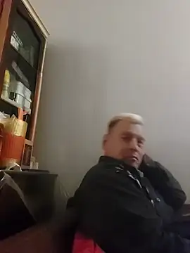 Snapshot of gayphotograper chatting on 10-28-25, 08:11 gayphotograper online show from 10-28-25, 08:11