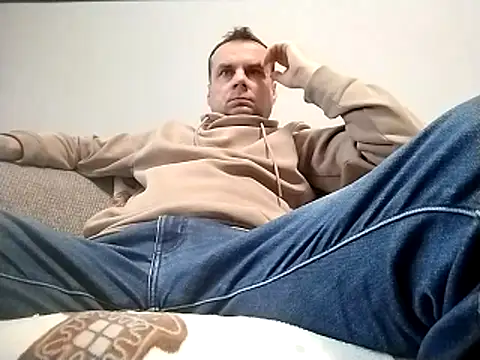 Snapshot of grzes19763 chatting on 12-23-25, 09:51 grzes19763 online show from 12-23-25, 09:51