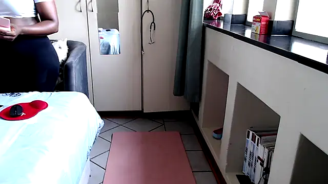 Snapshot of FitSelina66 chatting on 10-12-25, 11:09 FitSelina66 online show from 10-12-25, 11:09