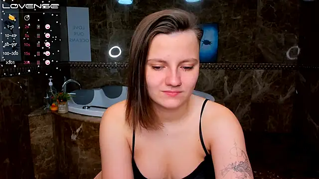 MelindaTin online show from 11-16-25, 01:44