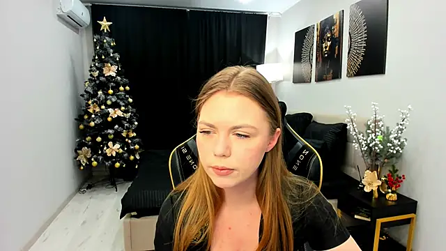 Strawberrye online show from 12-16-25, 03:22