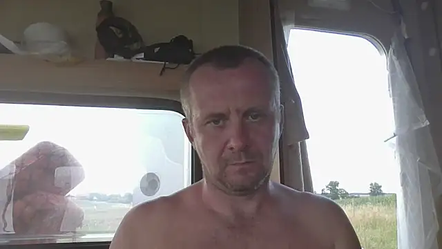 Snapshot of MrWhitePL chatting on 07-16-26, 04:24 MrWhitePL online show from 07-16-26, 04:24