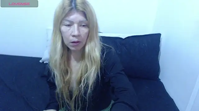 Dulce-Bella online show from 04-19-26, 03:11