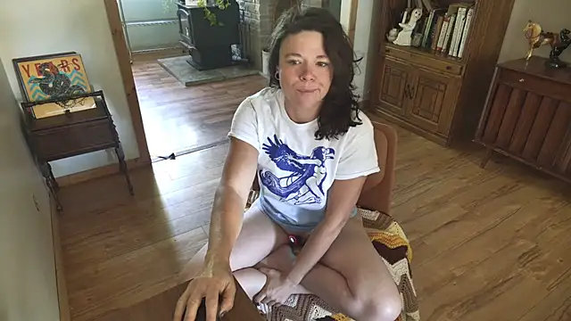 MarcyJones online show from 10-04-25, 03:21